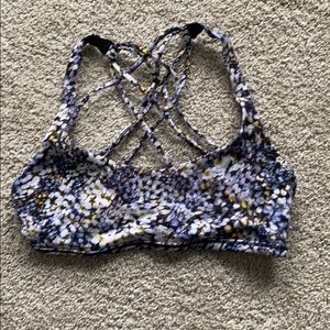 Lululemon sports bra size 4